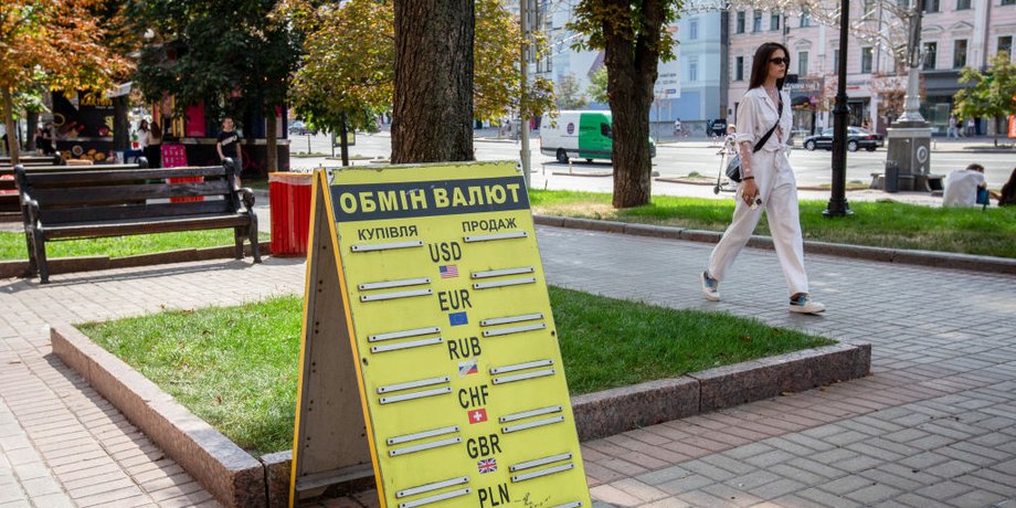 Данил Гетманцев, обменники, валюта, синие доллары, зеленые доллары, курс