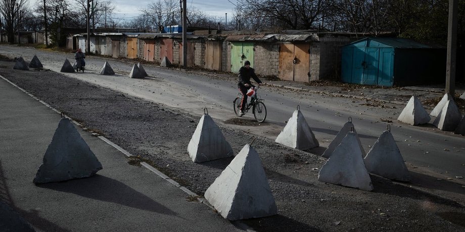 Противотанковые укрепления в Покровске, зубы дракона,