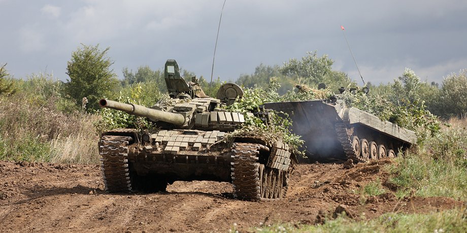военная техника на дороге, техника рф, танки рф, российский танк