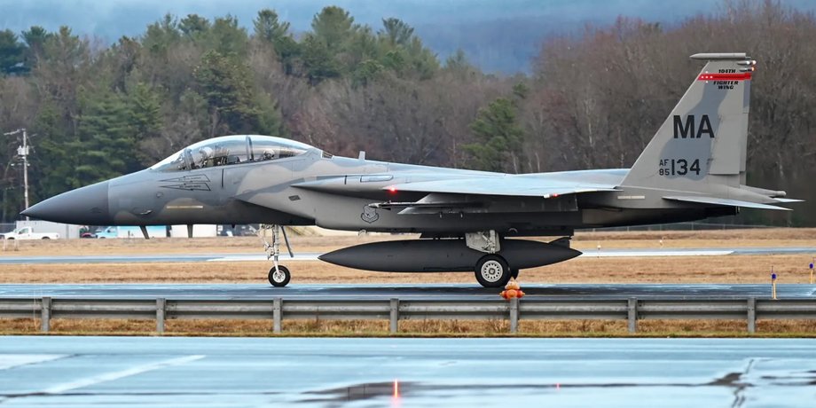 самолет F-15