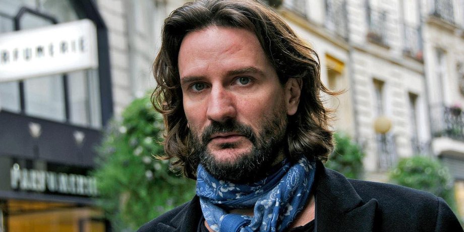 Писатель утверждает, что никакого отношения к изнасилованию девушки нет.