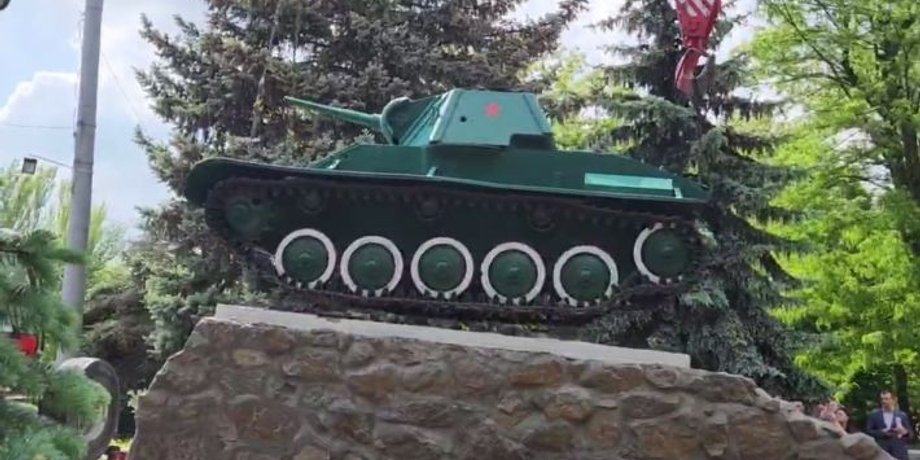 новини запоріжжя, новини мелітополя, танк, постамент, реставрація, колаборант