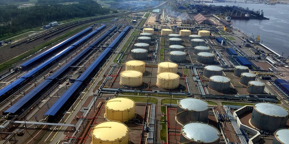 фото нафтового терміналу порту Усть-Луга
