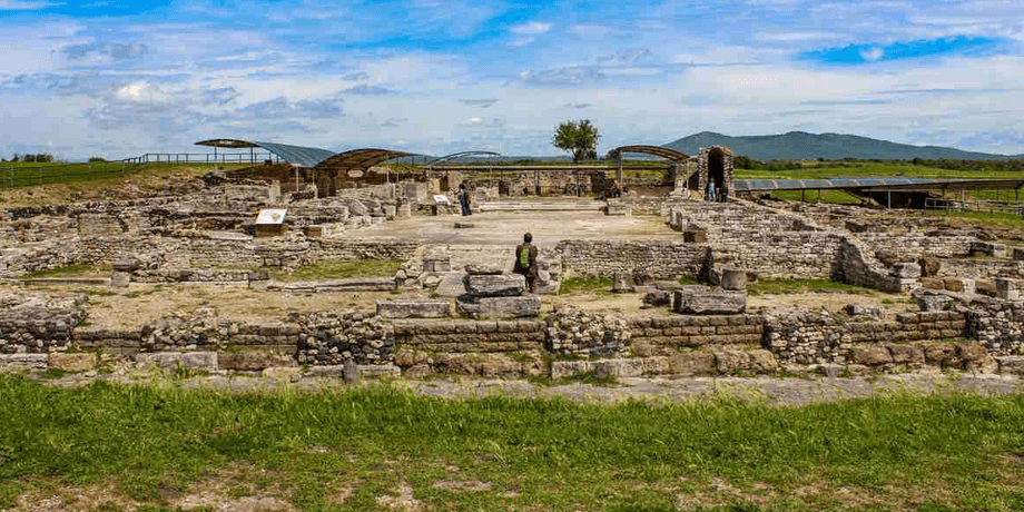 Розкопки, археологи, гробниця, стародавнє поховання