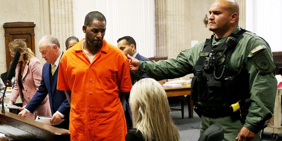 Рэпера R.Kelly признали виновным в рэкете и торговле людьми