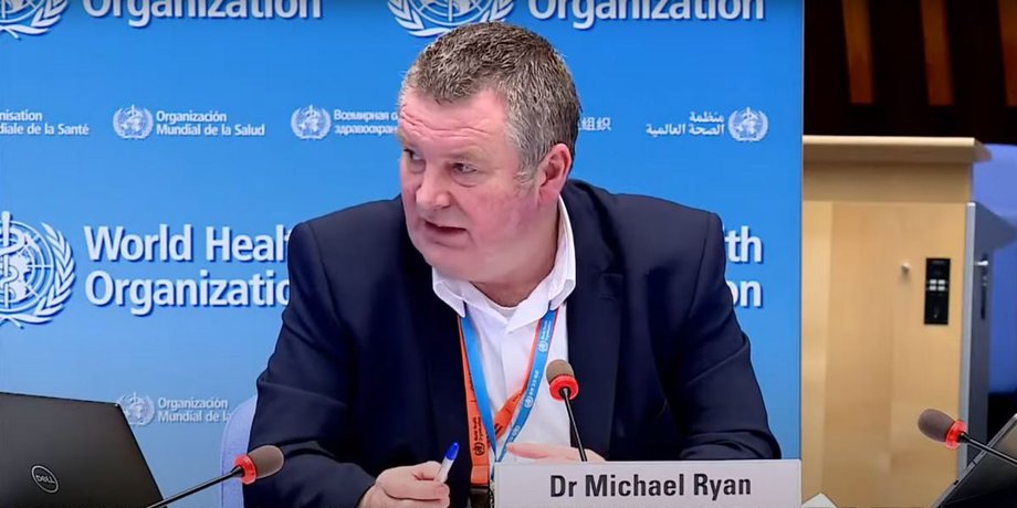 Майкл Райан, ВОЗ, вакцина, паспорта, чрезвычайных, прививки, covid-19, массовая вакцинация