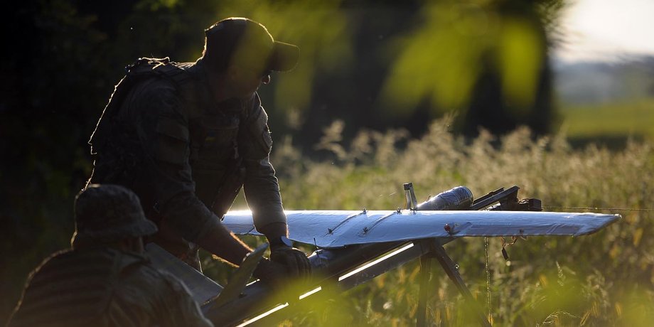Аеророзвідка ЗСУ запускає дрона на війні в Україні