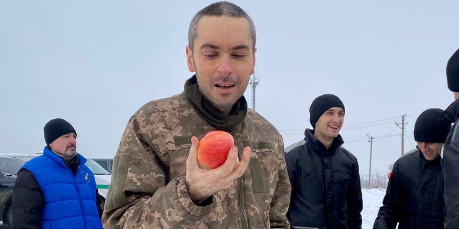 максим колесніков, колесніков військовий, військовий з яблуком