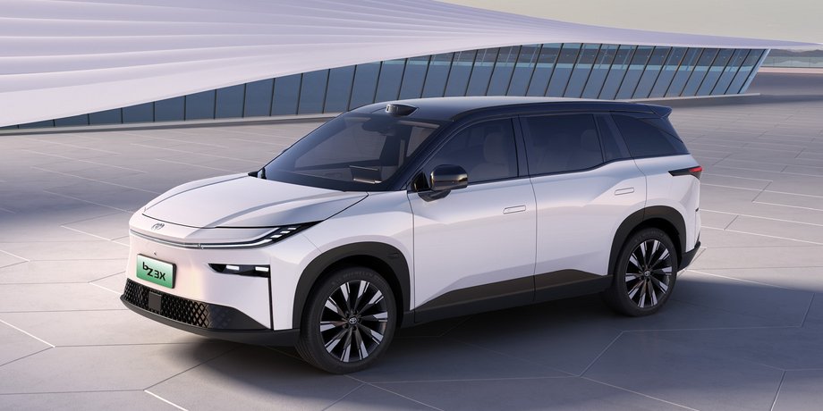 Toyota bZ3X, новая Toyota bZ3X, электромобиль Toyota, кроссовер Toyota