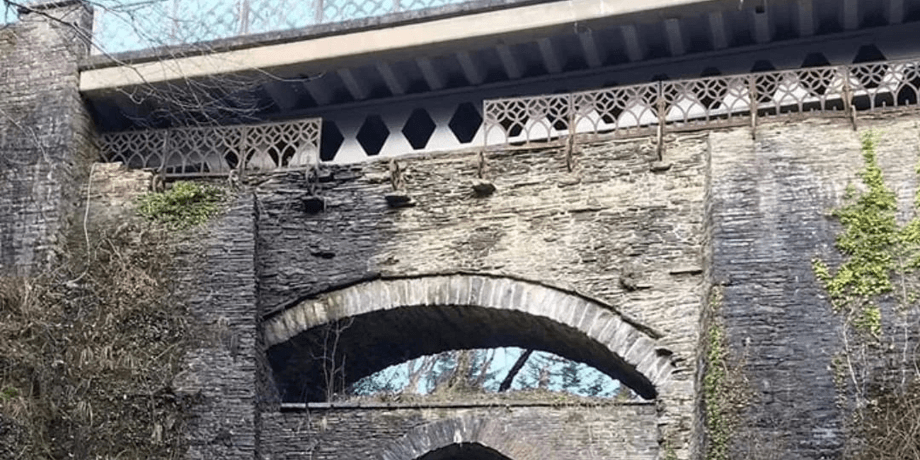 Сотні років історії в одному фото: легенда "диявольського мосту", яка досі шокує