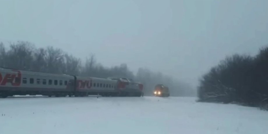 Пассажирский поезд и маневровый локомотив, РФ авария, поезд РЖД, поезд авария РФ, поезд столкновение РФ, поезд столкновение РФ