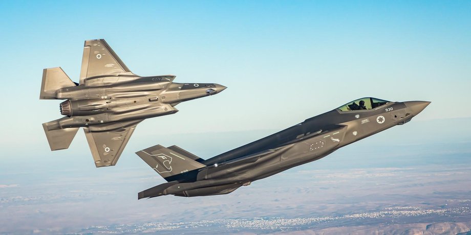два самолета F-35 в небе, самолет в небе, Израильский F-35, ввс израиля, авиация израиля, ядерное оружие израиль
