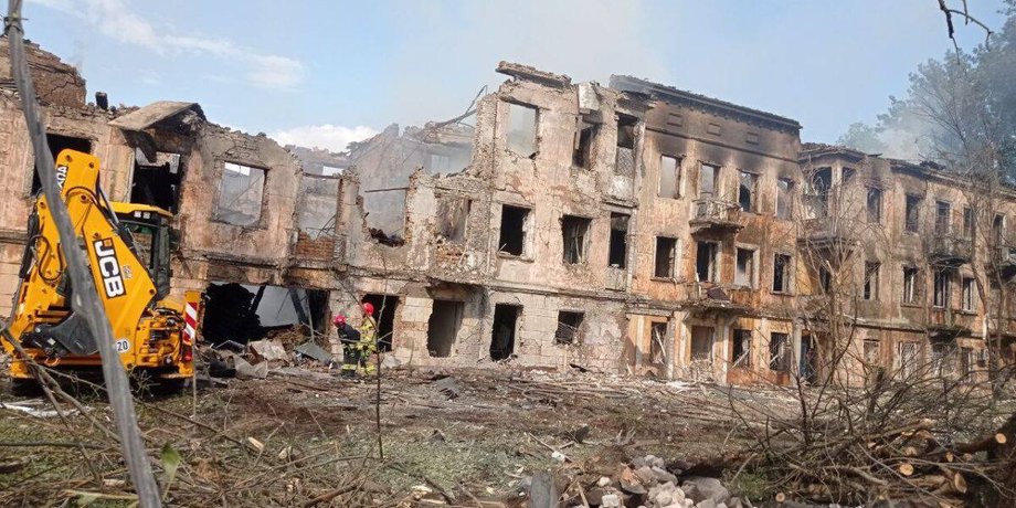 удар по Дніпру, обстріл Дніпра, лікарня Дніпро обстріл, Подоляк про удар по Дніпру