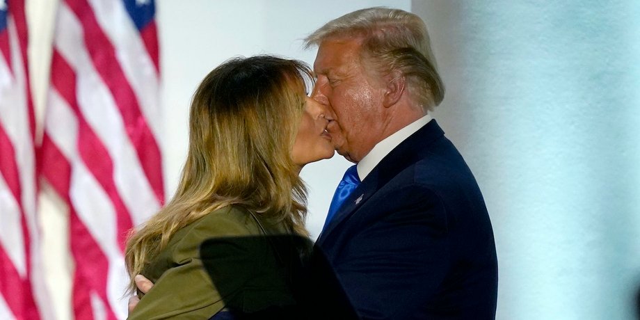 дональд трамп, мелания трамп, поцелуй