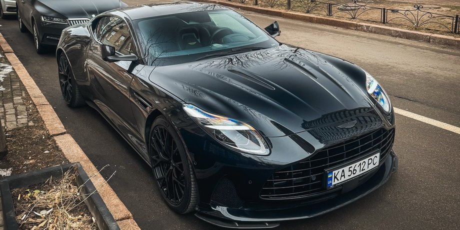 Aston Martin DB12, новий Aston Martin DB12, суперкар Aston Martin