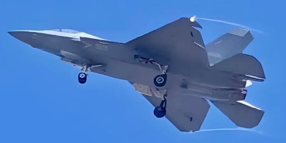 прототип винищувача j-35