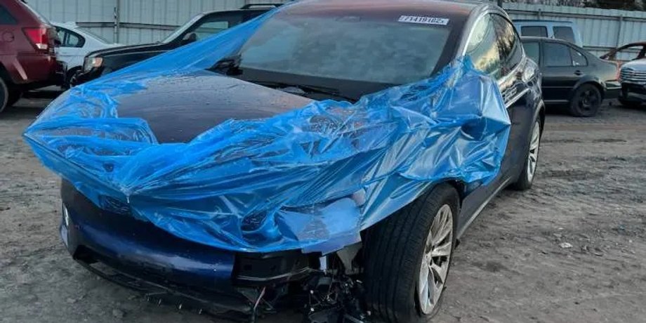 розбита тесла, tesla model X, електромобіль Tesla, авто зі США, розбита Tesla