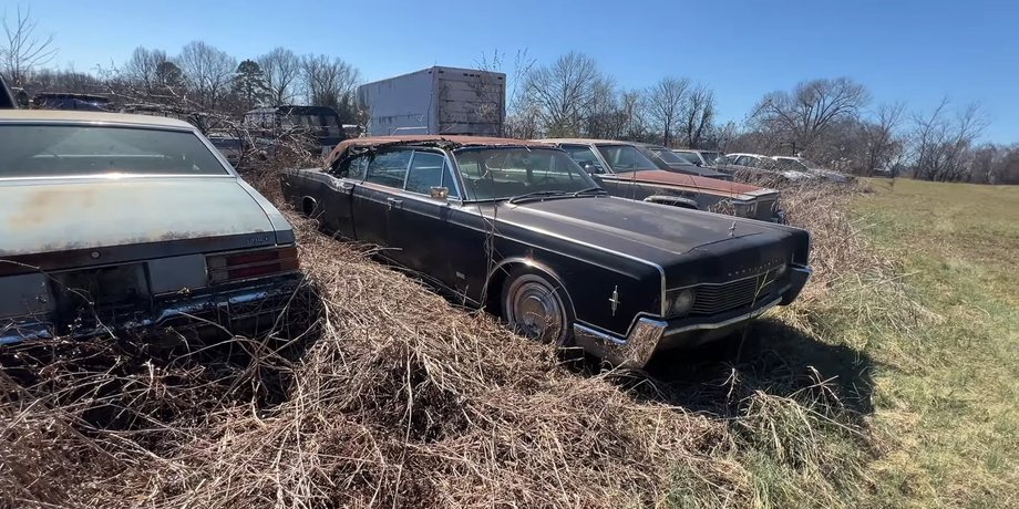 Lincoln Continental 1967, кладовище авто, звалище авто