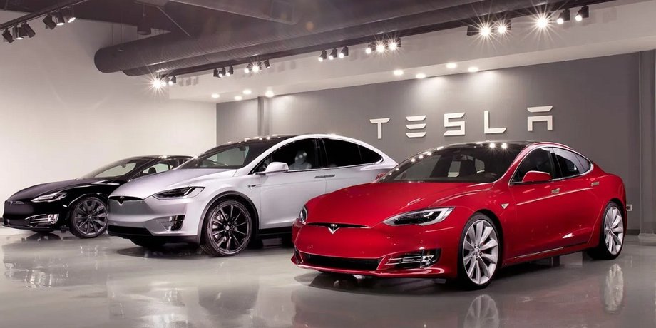 автосалон тесла, пожар Tesla, пожары электромобилей, ракетный обстрел Киева
