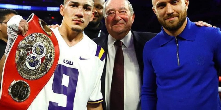 Теофимо Лопес и Василий Ломаченко / Фото: Boxing Scene
