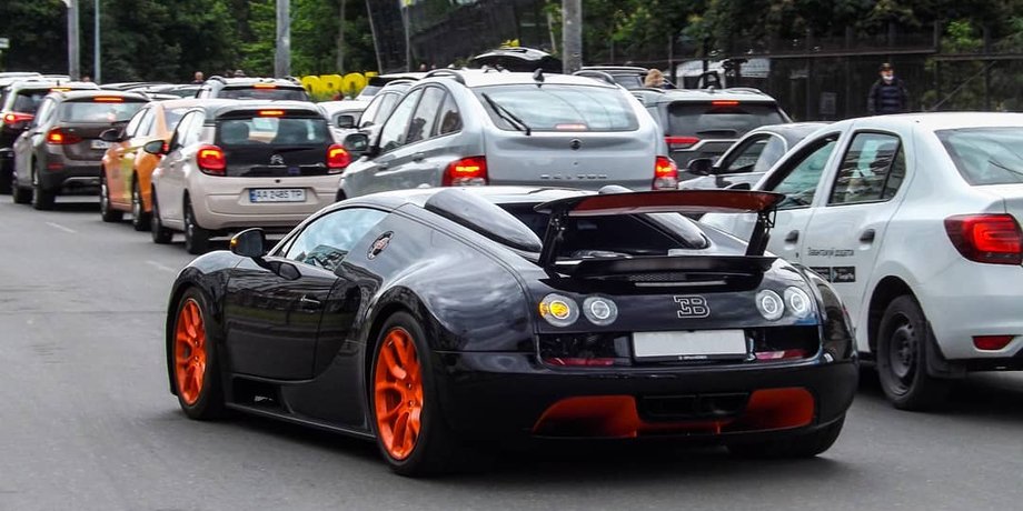 Бугатті Вейрон у Києві, суперкари України, Bugatti Veyron, Ferrari SF90 Stradale, Jaguar XJ220, Porsche carrera GT
