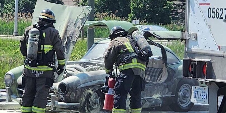 згорілий суперкар мерседес, Mercedes 300SL Gullwing, Mercedes 300SL , суперкар Mercedes