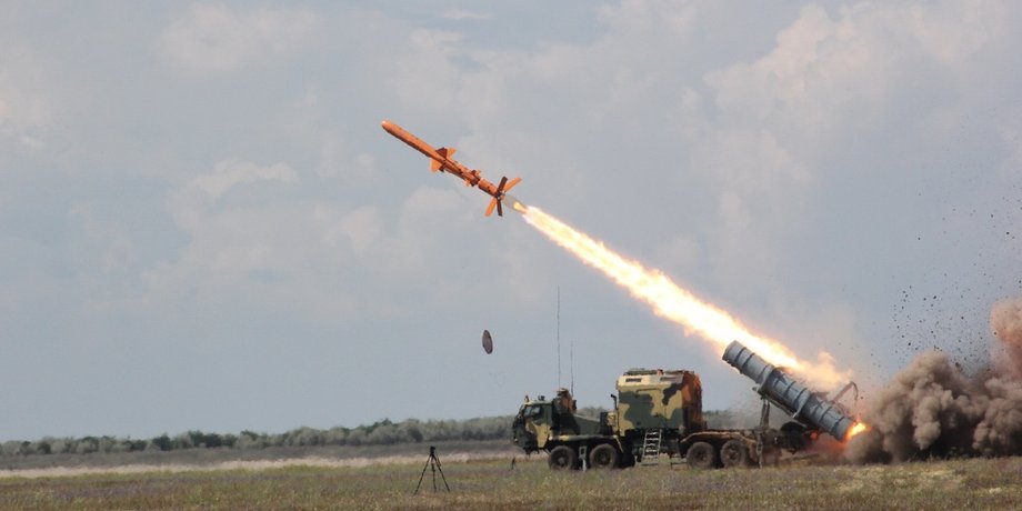 Запуск ракети "Нептун", війна, фото