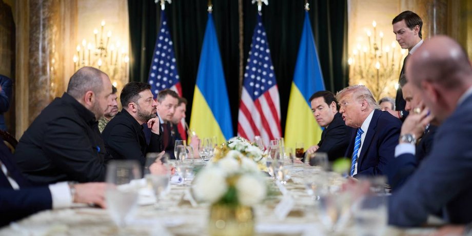 Чего в Киеве опасаются в связи с участием США в переговорах с Россией встреча президента США Дональда Трампа и Владимира Зеленского