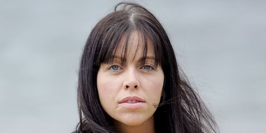 Женщина не может получить паспорт из-за имени, которое взяла ради благотворительности, курьезная история из жизни
