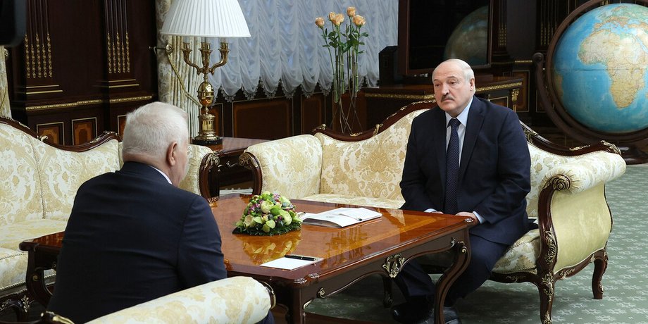 Александр Лукашенко, Александр Мороз
