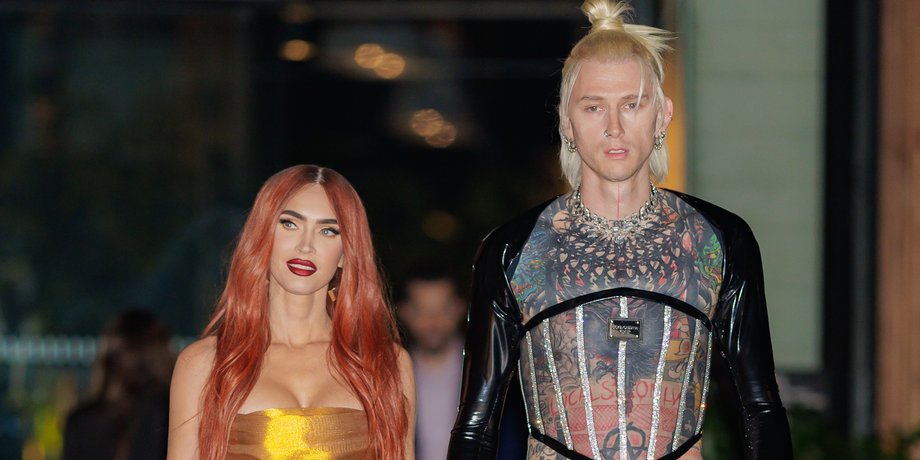 Меган Фокс, золотое платье, модлный образ, колсон бейкер, Machine Gun Kelly