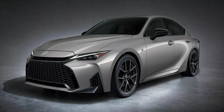 новый Lexus IS