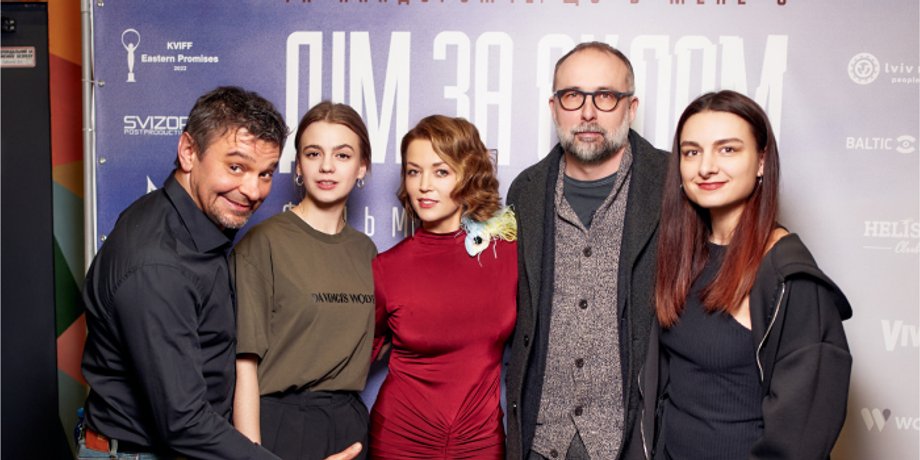 фильм "Дом за стеклом", допремьерный показ, Тарас Дронь, урбанистический детектив, Ирина Островская, детективный триллер 2025