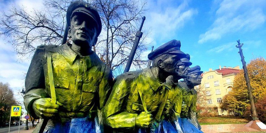 В Кракове повредили памятники Пилсудскому и воинам-легионерам