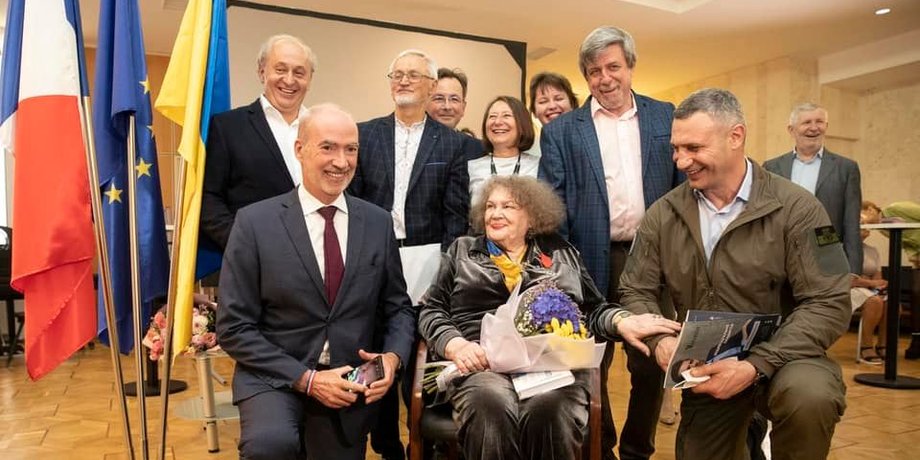 лина костенко, украинская поэтесса, орден почетного легиона, награда франции, виталий кличко