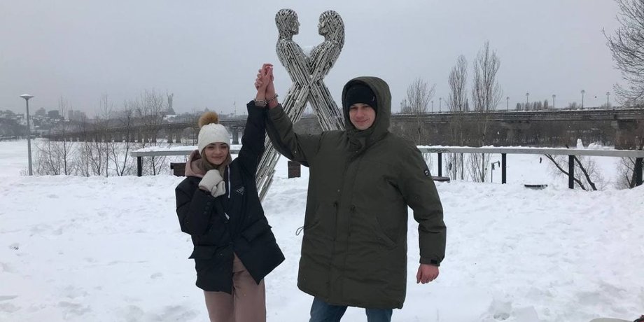 Олександр Кудлай, Вікторія Пустовітова, закохані, пара, закохані з ланцюгом, пара з Харкова