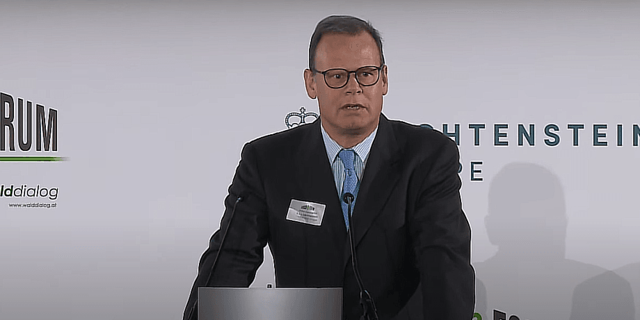 принц Костянтин, Liechtenstein Group, форум