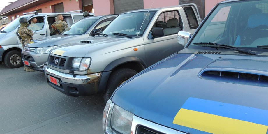 Пікапи для ЗСУ, авто для ЗСУ, гуманітарна допомога, авто для армії, Nissan Navara, Mitsubishi L200