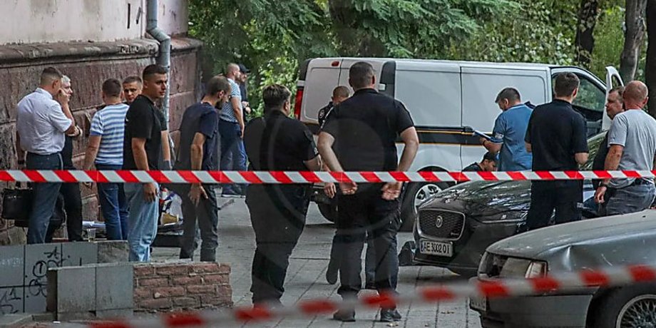 патрульный выстрелил в человека