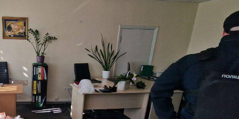 новини києва, стрілянина,  самогубство, офіс, поранення, пістолет, жінка