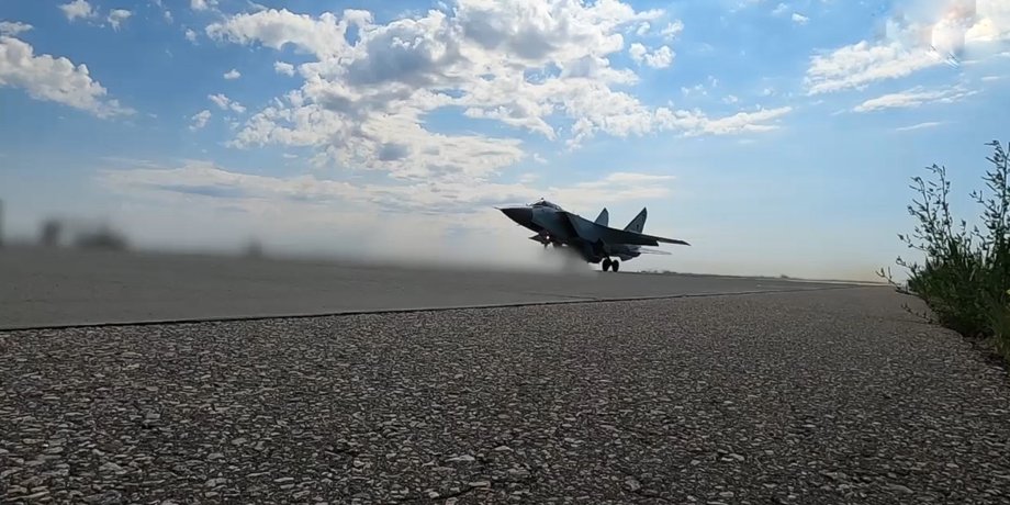 Самолет ВС РФ, авиация ВС РФ, носитель ядерный боеголовок ВС РФ, авиабаза Ахтубинск, Ахтубинск удар дрона, Ахтубинск Су-57