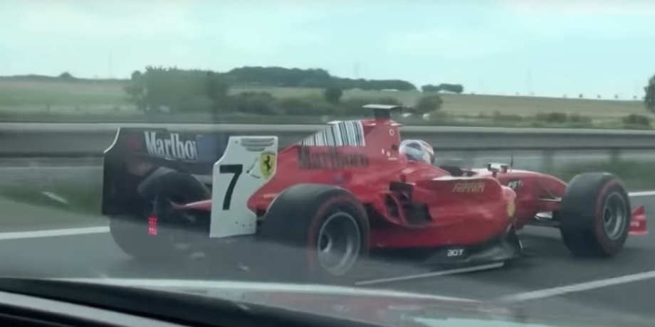 Ferrari f1, гоночний болід, болід Формули-1, порушення правил дорожнього руху, болід Ferrari