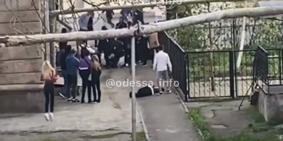 драка, скриншот, подростки, студенты, видео, одесса