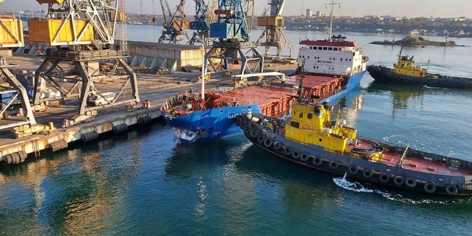 Черноморский порт, море