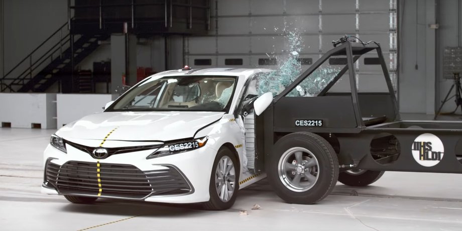 краш-тест тойота кемри, Toyota Camry, краш-тест Toyota Camry, Toyota Camry 2022, новая Toyota Camry