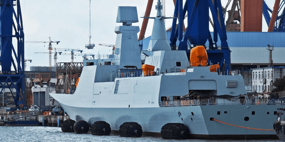 новий китайський фрегат Type 054B