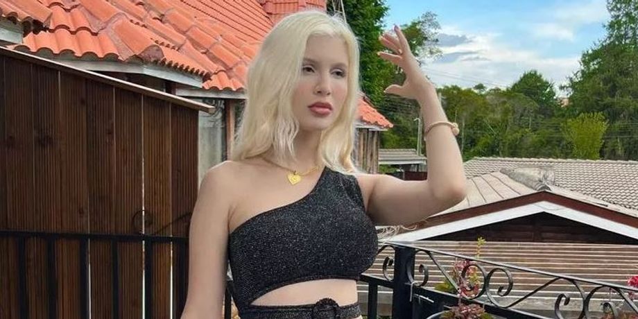 Сабріна Лоу, наречена не запросила дружку на весілля, бо та надто гарна, курйози, скандали, друзі, цікаві історії