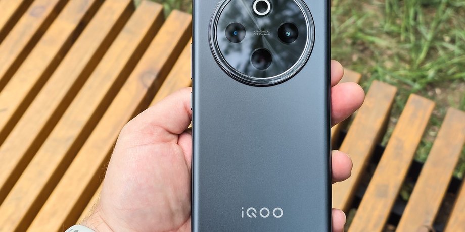 IQOO Z10 смартфон