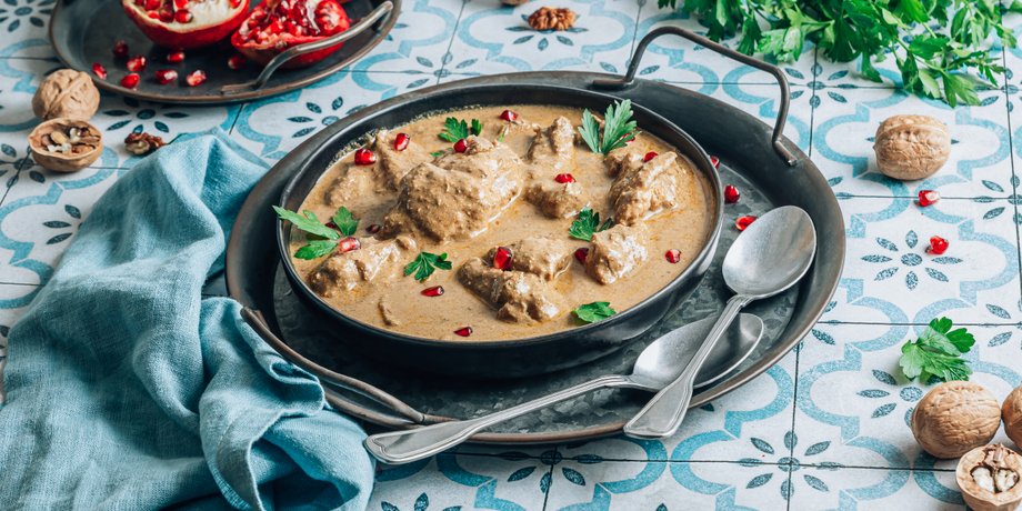 сациви, грузинская кухня, блюдо из индейки. блюдо из курицы, вкусный рецепт, грецкие орехи