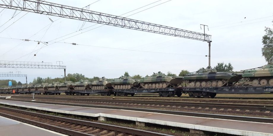 Российская военная техника на станции Верейцы, Беларусь, 21 сентября 2017